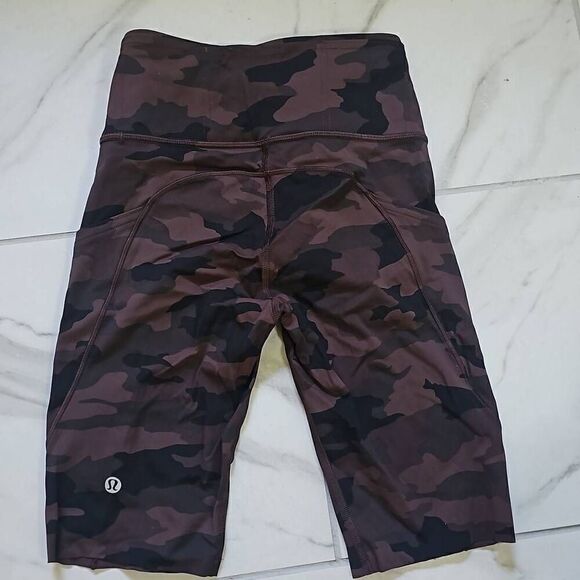 Lululemon Size 4 Biker Shorts 8" Camo - Picture 1 of 3